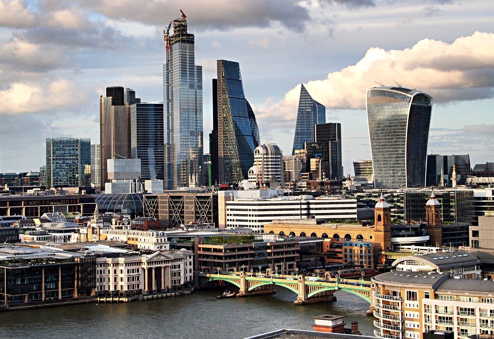While media focuses on Russian money, UK ministers allow Gulf tyrannies to invest £140bn in Britain
