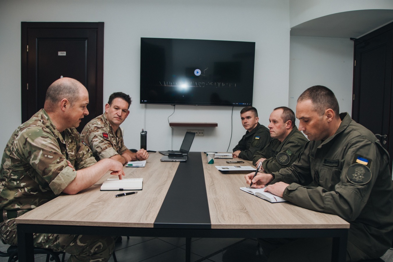 UK commanders in Ukraine met neo-Nazi-linked National Guard to ‘deepen military cooperation’