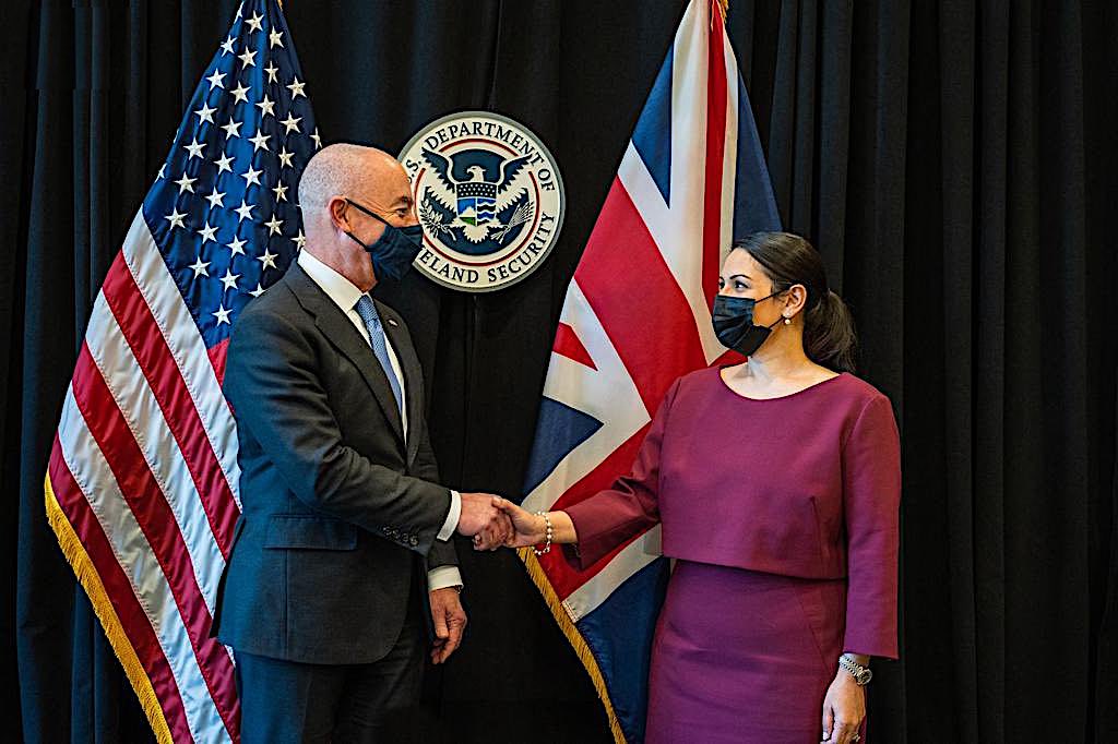 Priti Patel (R) meets Alejandro Mayorkas, US Secretary of Homeland Security, Washington DC, 17 November 2021. (Photo: Priti Patel / Twitter)