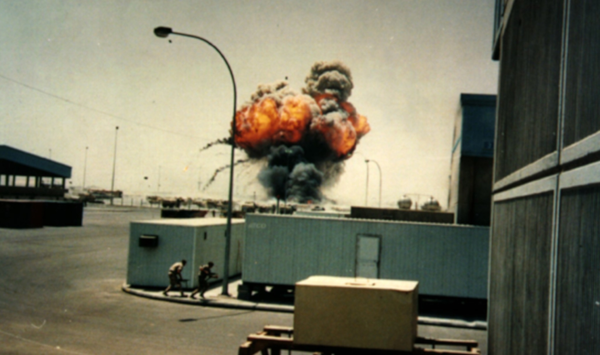 US troops run from a fire which damaged depleted uranium stockpiles in Kuwait. (Photo: US army)