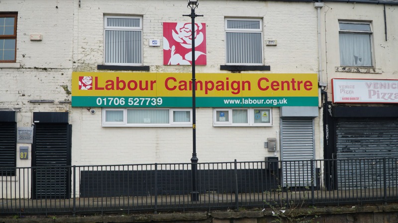 Labour’s local office is shuttered. (Photo: John McEvoy / Declassified UK)