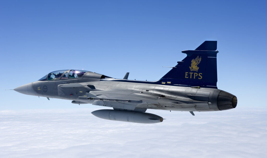 Pilots practice flying a fighter jet at ETPS. (Photo: Handout / Saab)