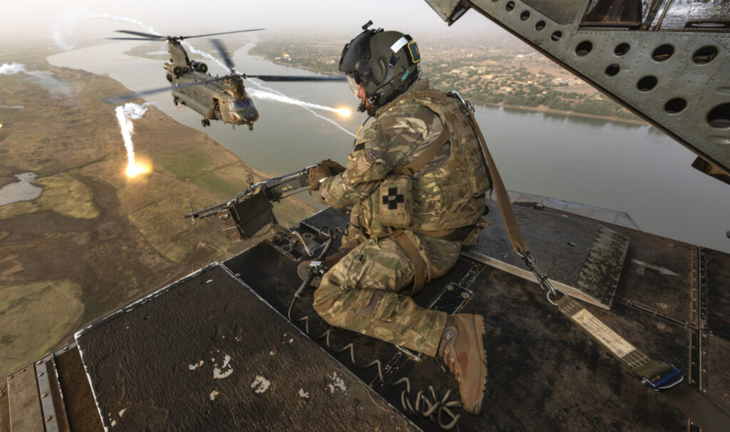 Chinooks fly over the Sahel region. (Photo: MoD)