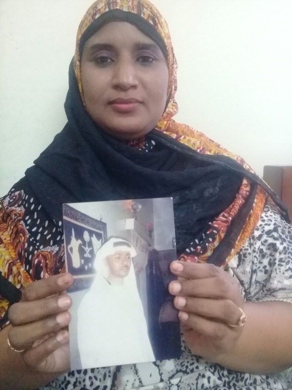 Rahma Ali holds a picture of her husband, Omar Faraj, taken on their wedding night. (Photo: Namir Shabibi)