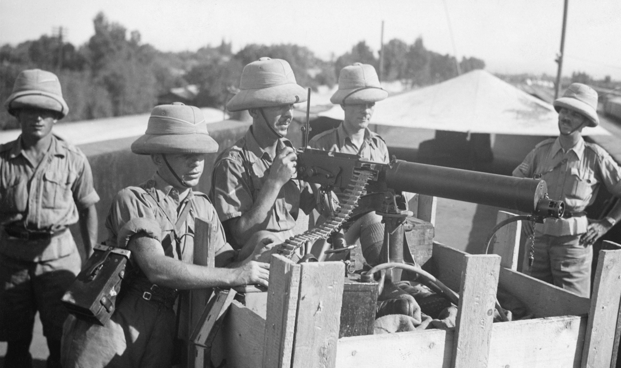TA24AD 1930s: British soldiers fighting the Arab revolt with a machine gun
