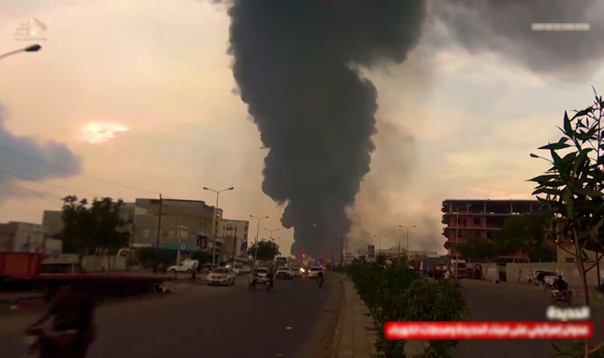 Smoke rises from Hodeidah after Israel’s attack on Sunday. (Photo: Almasirah / Screengrab)