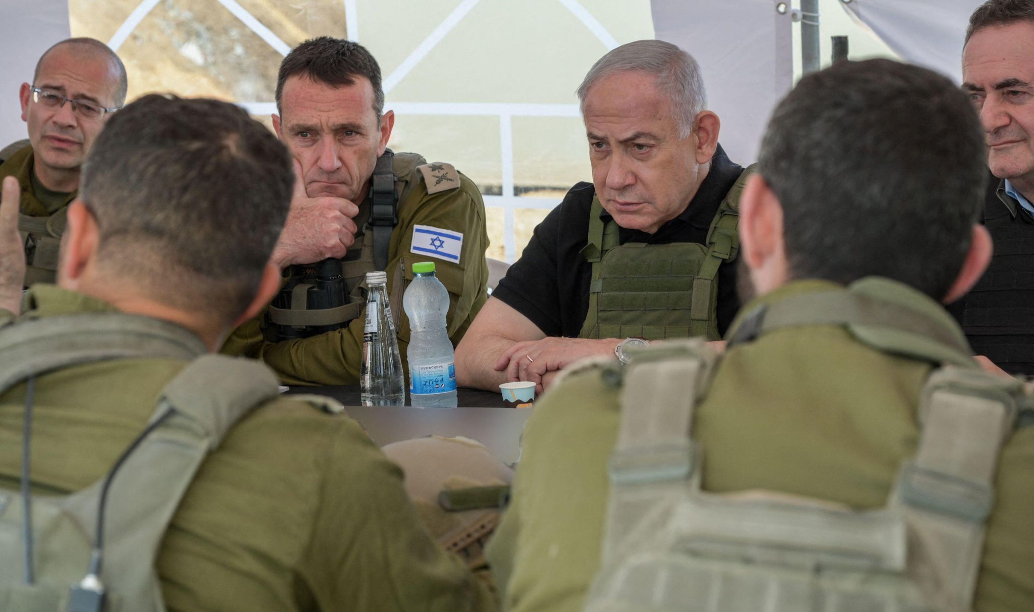 2YMM8N6 Gaza, Palau. 19th Nov, 2024. Israeli Prime Minister Benjamin Netanyahu visits the Netzarim Corridor in Gaza, on November 19, 2024. Photo by GPO via Balkis Press/ABACAPRESS.COM Credit: Abaca Press/Alamy Live News