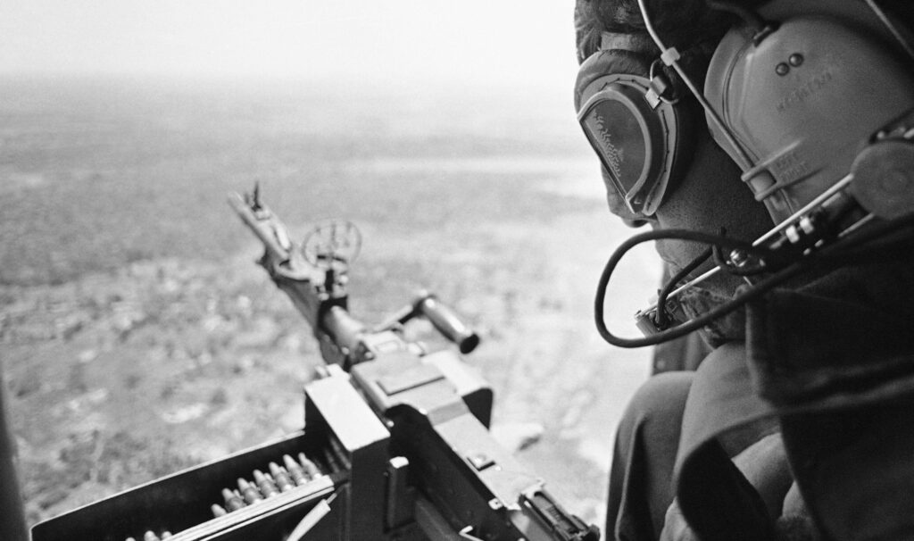 A government air force gunner keeps a sharp lookout for Tamil militants as he flies over Trincomalee, Sri Lanka on Oct. 16, 1986.Tamil militants are in conflict with the Sinhalese majority on the island and are seeking an ethnic homeland independent of the Sinhalese. (AP Photo/PP)