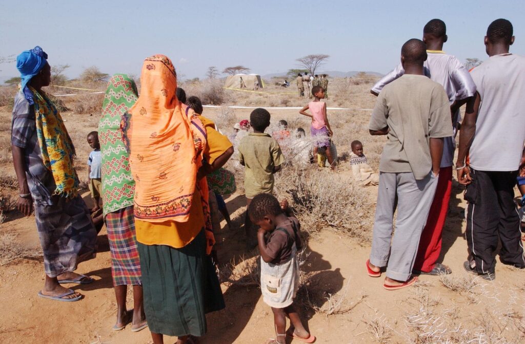 Villagers watch the exhumation of Mantoi Lekoloi Kaunda, 2 October 2004. (Photo: Sayyid Azim / Alamy)