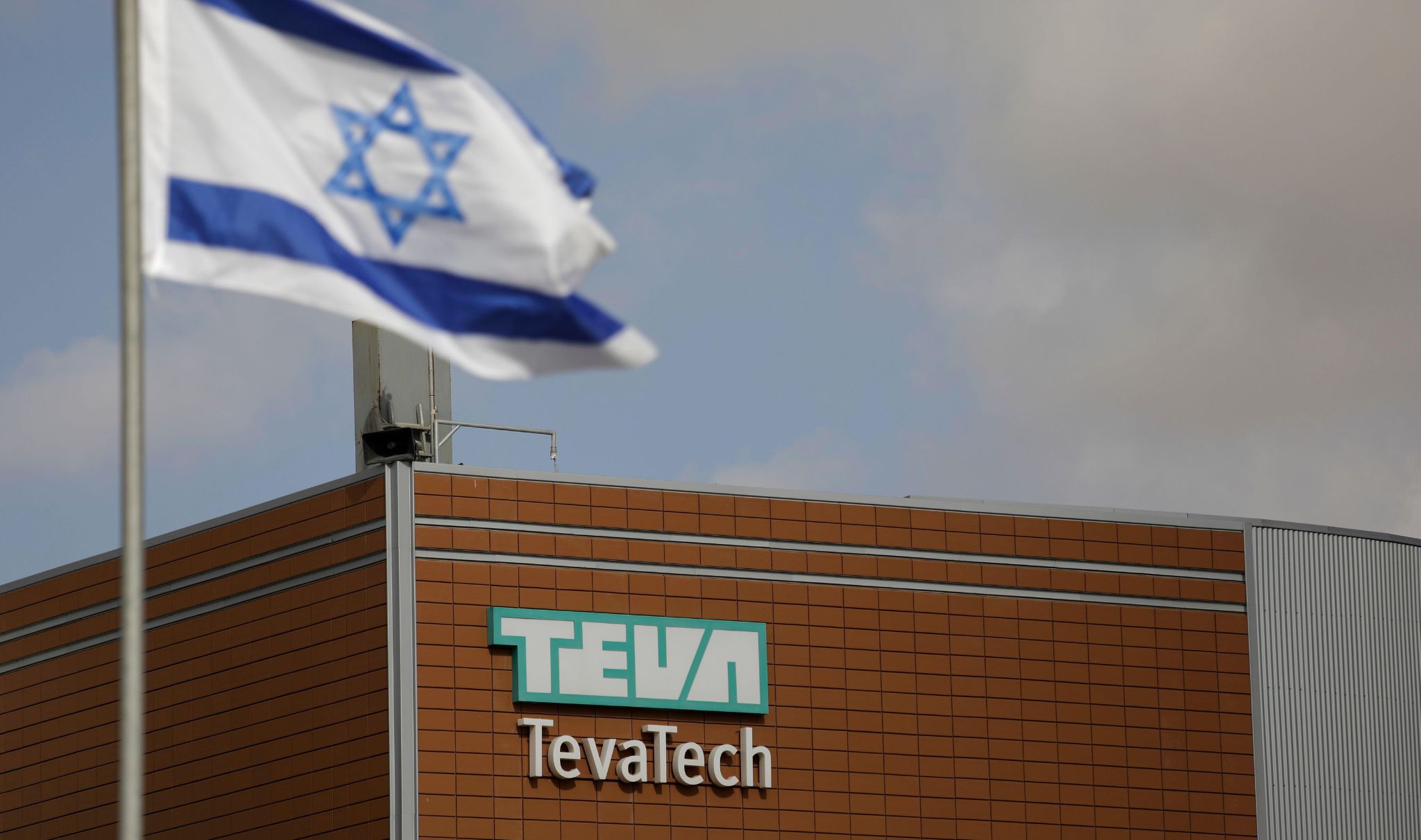 Teva Pharmaceutical facility building in Neot Hovav, Israel, 14 December 2017 (Credit: AP Photo/Tsafrir Abayov/Alamy)