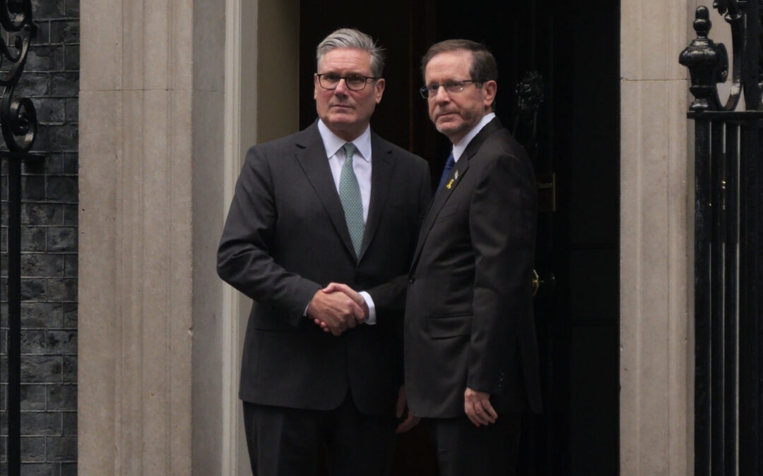 Genocide questions avoided as Starmer meets Israeli president