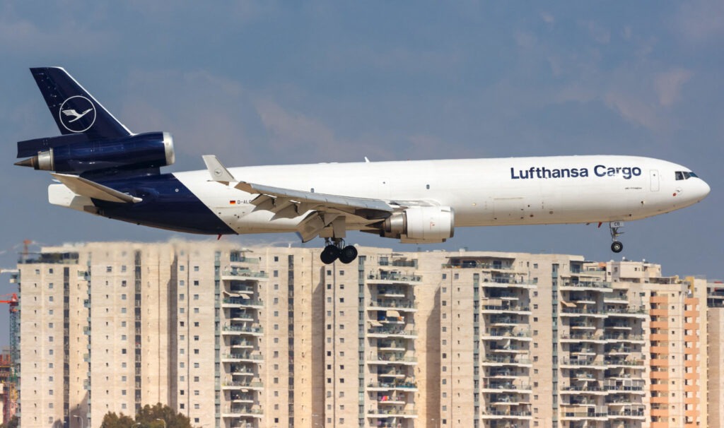 Lufthansa Cargo plane flies into Tel Aviv (Markus Mainka / Alamy)